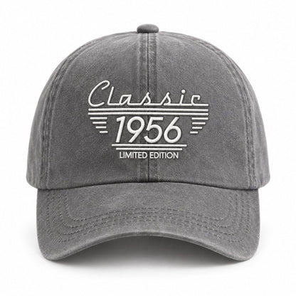couleur Szary — Personalizowana czapka z daszkiem Classic – sprany dżins vintage z Twoim rokiem lub napisem