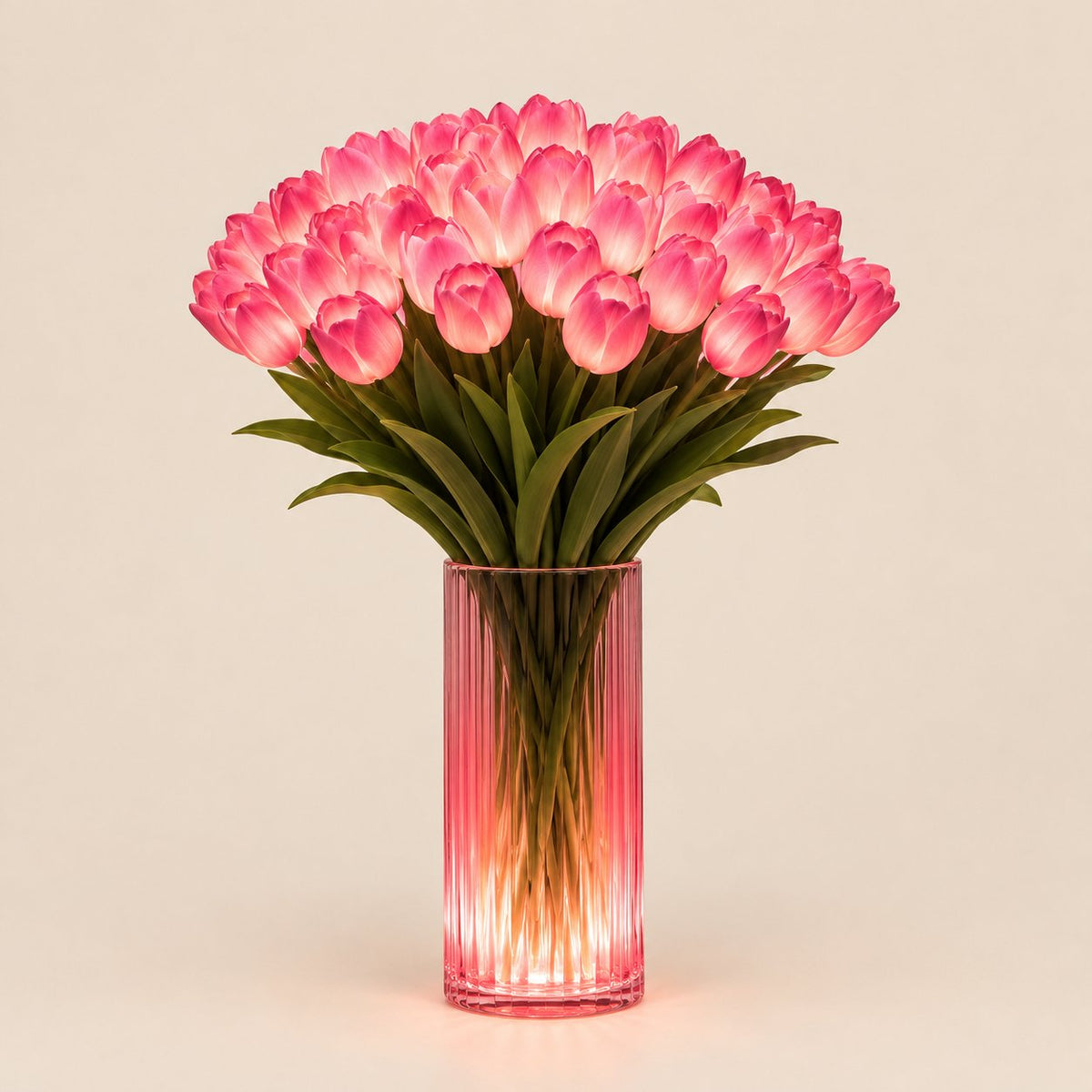 packshot — Lampka Bukiet Tulipanów LED – tulipany w szklanym wazonie, które nigdy nie więdną