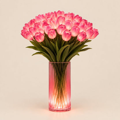 packshot — Lampka Bukiet Tulipanów LED – tulipany w szklanym wazonie, które nigdy nie więdną