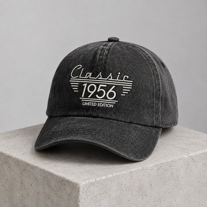 packshot — Personalizowana czapka z daszkiem Classic – sprany dżins vintage z Twoim rokiem lub napisem